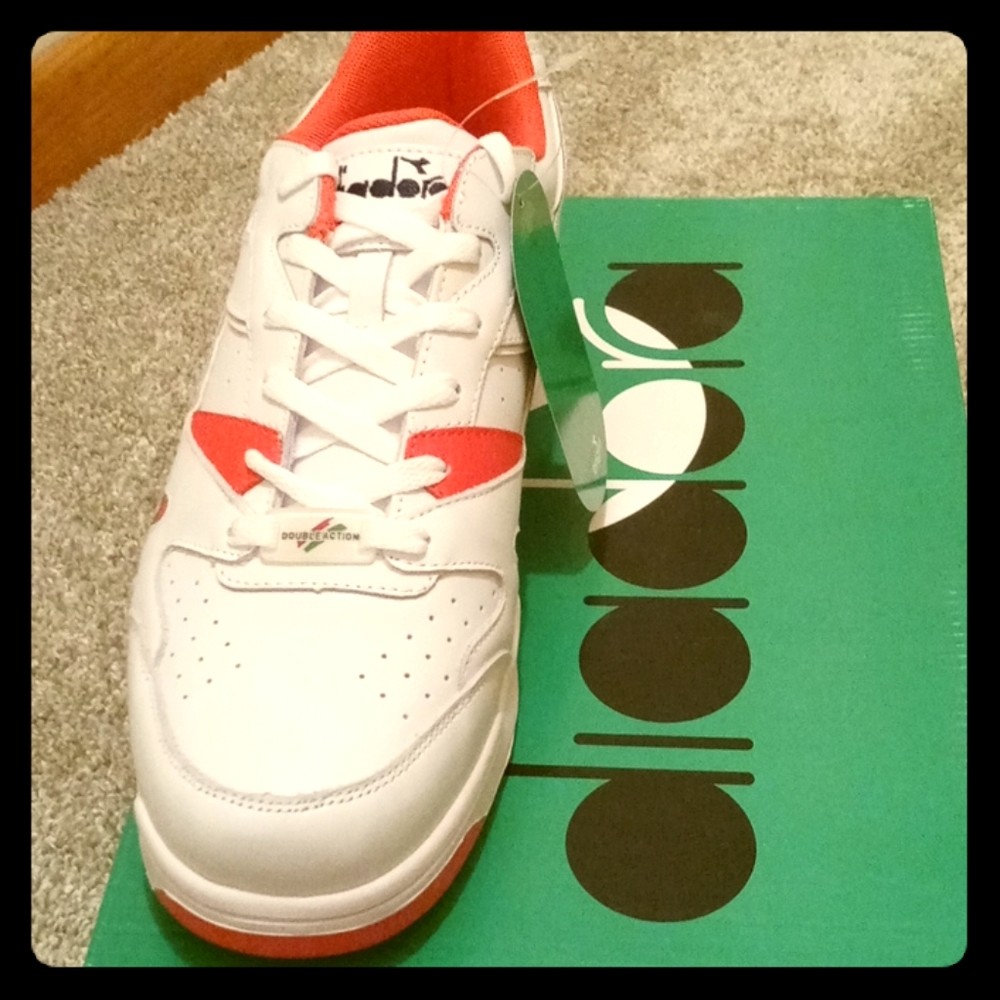 Diadora